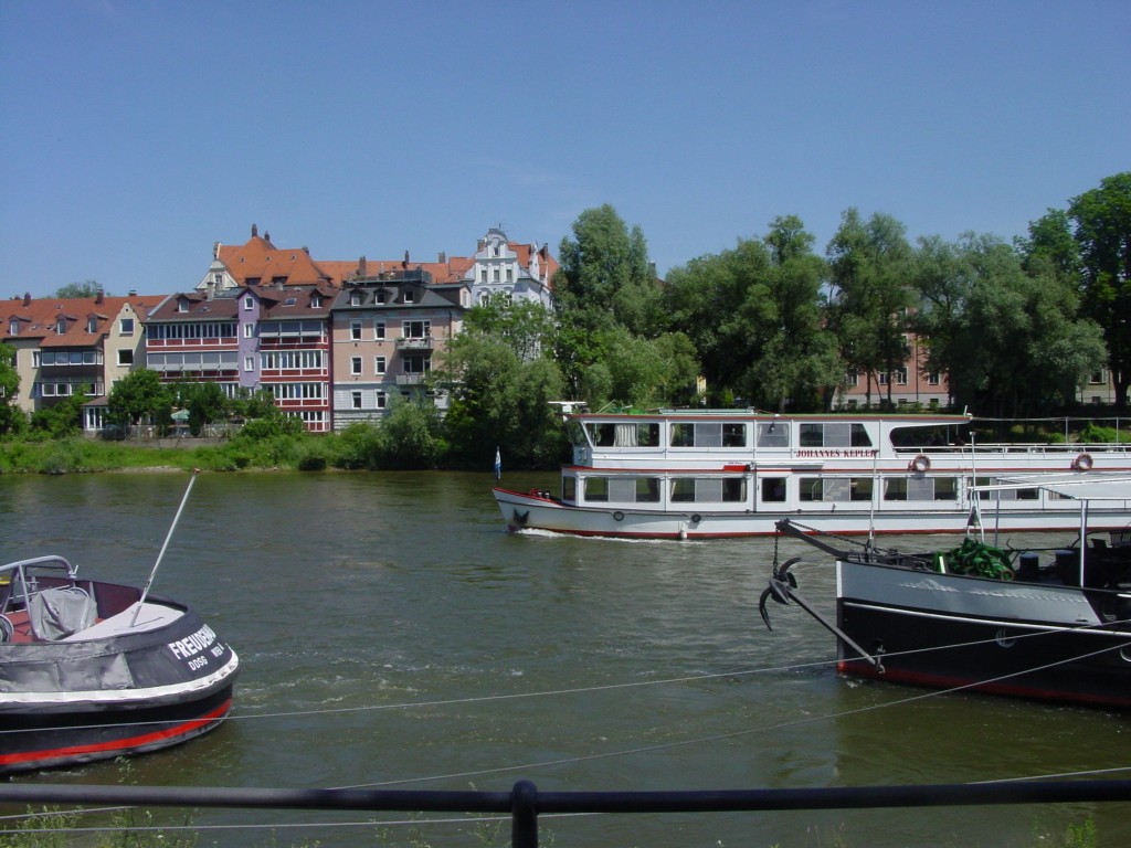 Regensburg Schiff auf der Donau